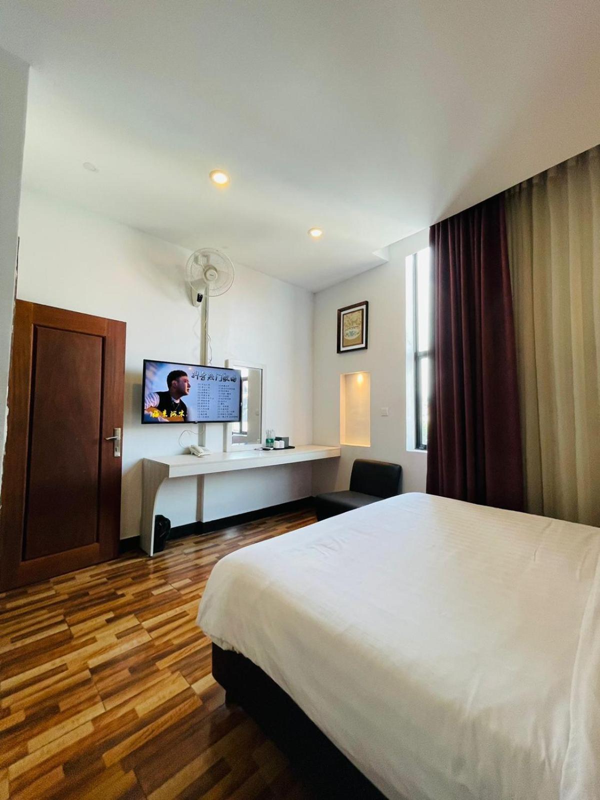 De Hotel Phnom Penh Luaran gambar