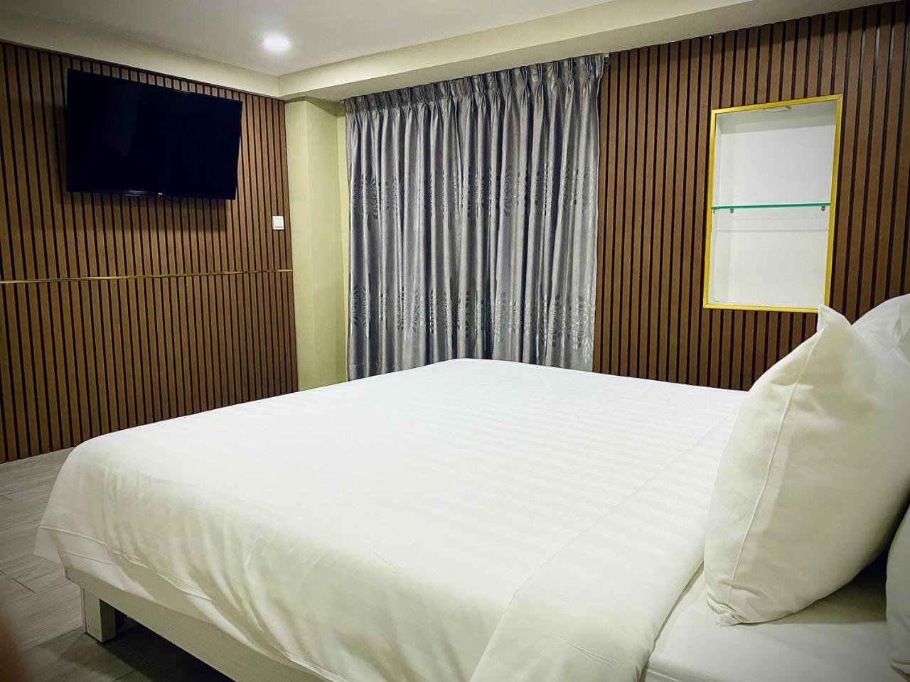 De Hotel Phnom Penh Luaran gambar