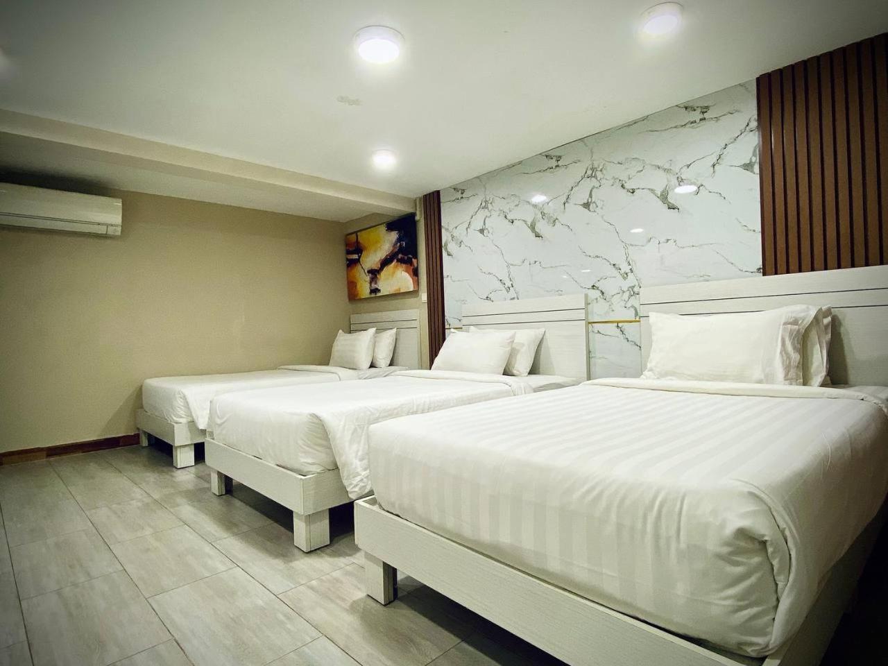 De Hotel Phnom Penh Luaran gambar