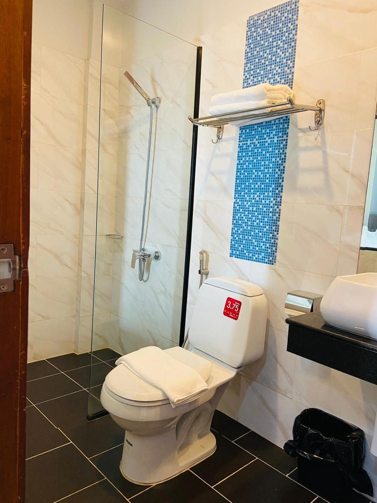De Hotel Phnom Penh Luaran gambar